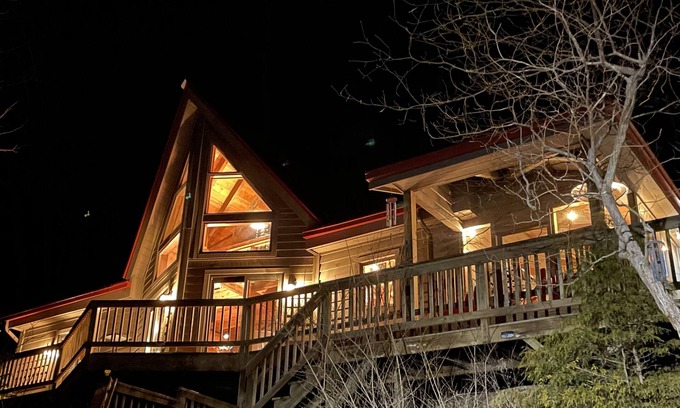Roseland Cabaña | Red Roof Cottage, a romantic mountain getaway, hiking, fishing, & pet friendly.