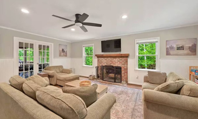 Gainesville Casa | Red Roof Cottage on Lake Lanier