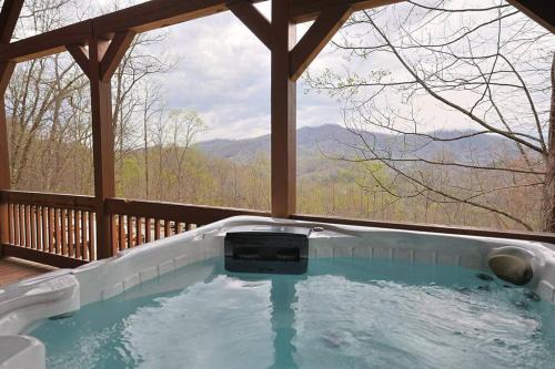 Bryson City Casa | Red Roof-Cozy Cabin with Great Views, Hot Tub and near Bryson City