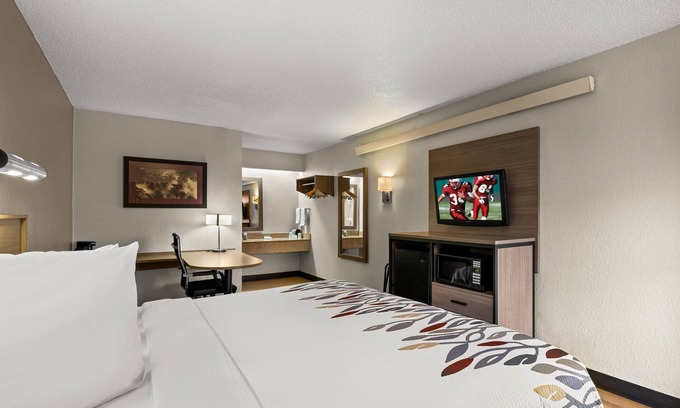 Madison Heights Hotel | Red Roof Inn Detroit - Royal Oak/ Madison Heights