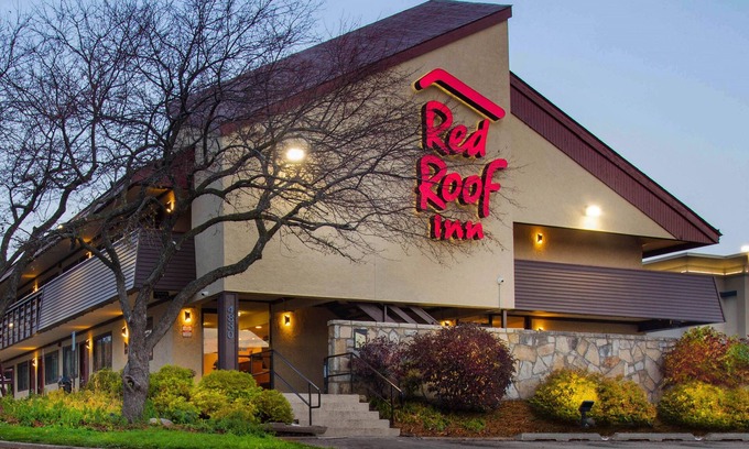 Madison Hotel | Red Roof Inn Madison, WI