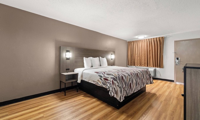 Whitehaven Hotel | Red Roof Inn Memphis - Graceland/ Airport