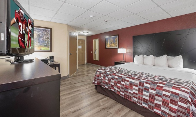 Macon Hotel | Red Roof Inn & Suites Macon