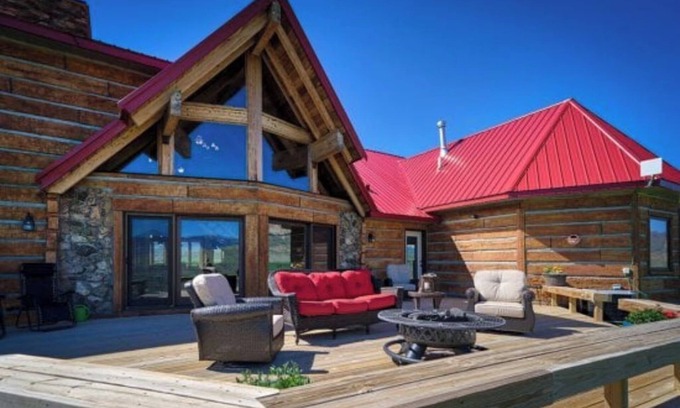 Cody Casa | Red Roof Ranch, is located on 15 acres with stunning mountain and lake views!