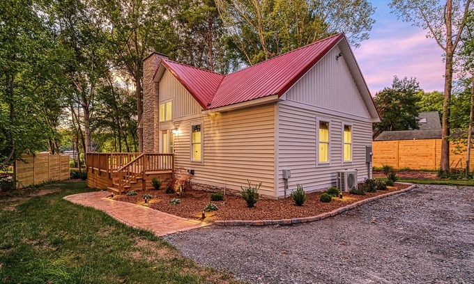 Bumpass Cabaña | Red Roof Retreat at Lake Anna, Waterfront w/kayaks, fire pit, grill & large deck