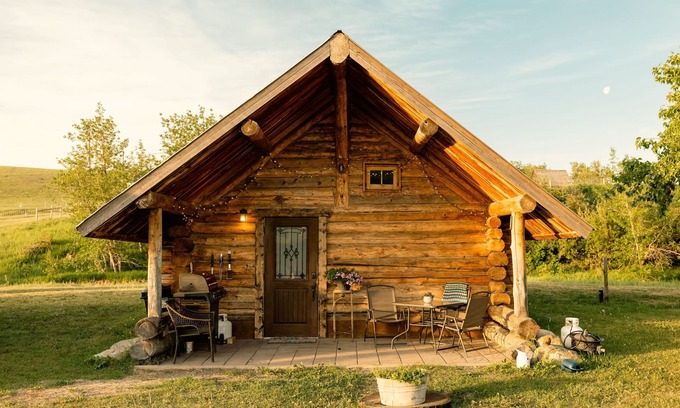 Pincher Creek Cabina | Red's Cabin- Your cosy farm getaway 5 minutes from Pincher Creek