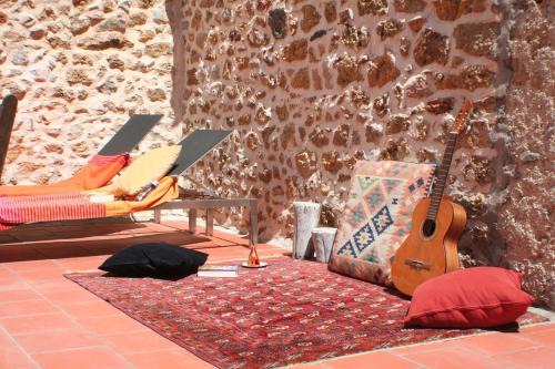 Saint-Jean-de-Barrou Casa | Red sun and green tea