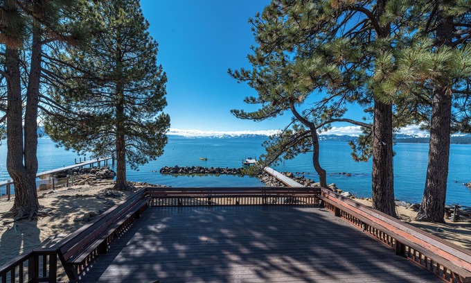 Tahoya Shores Condominio | Red Wolf Lakeside Lodge