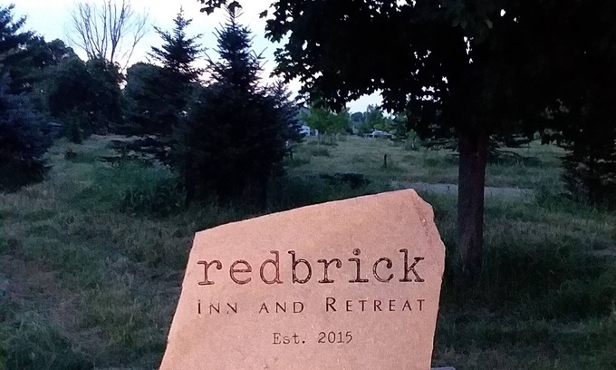 Butte Des Morts Casa | Redbrick Inn Hickory Suite