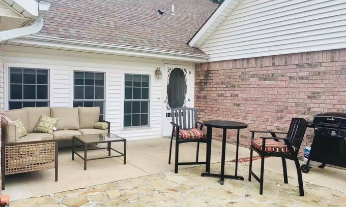 Pawhuska Casa | Redbud Cottage