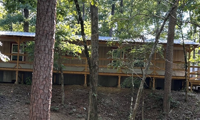 Mount Ida Casa | Redbud Roost-2 Bedroom Getaway