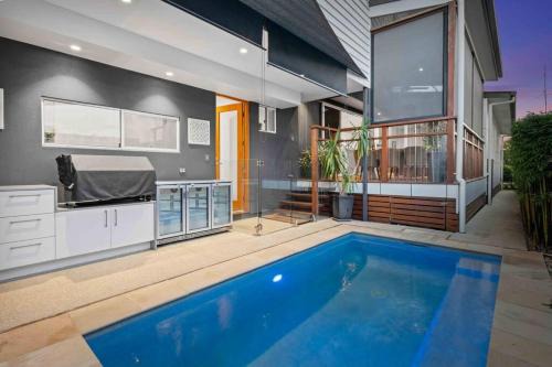 Redcliffe Casa | Redcliffe CBD Family Beach House