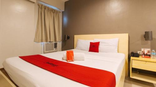 Highway Hills Hotel | RedDoorz at Samat Mandaluyong