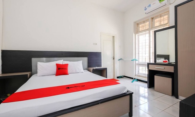 Purwokerto Casa | RedDoorz near Moro Mall Purwokerto