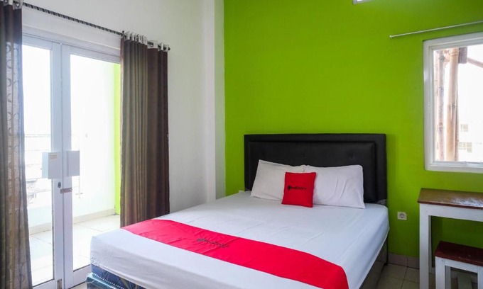 Grogol Casa | RedDoorz near Pakuwon Mall Solo Baru