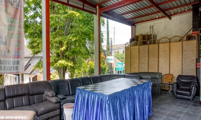 Sidomulyo Hotel | RedDoorz near Paralayang Batu