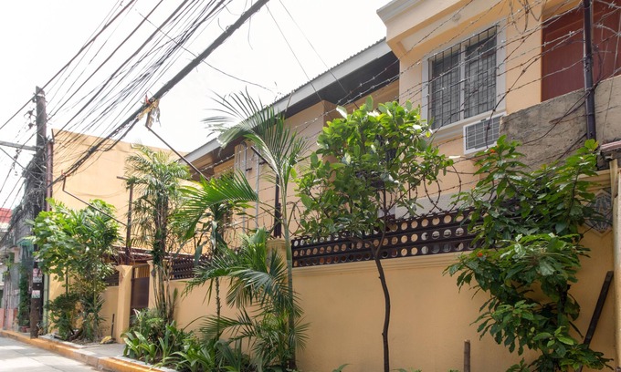 Sampaloc Casa | RedDoorz near PNR Espana Station