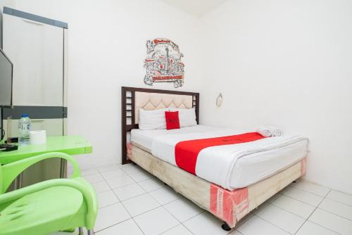 Pondok Aren Casa | RedDoorz near STAN