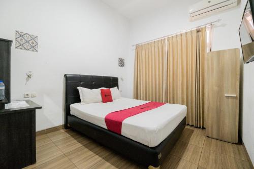 Darmo Casa | RedDoorz near Surabaya Town Square