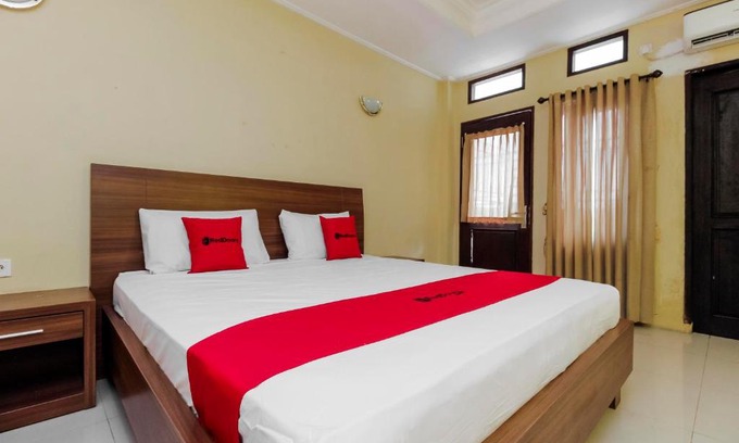 Samarinda Casa | RedDoorz near Taman Samarendah Samarinda
