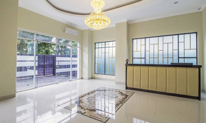 Gambir Hotel | RedDoorz Plus @ Cideng Barat