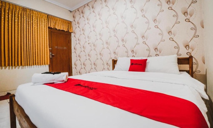 Sewon Hotel | RedDoorz Plus @ Jalan Parangtritis 2