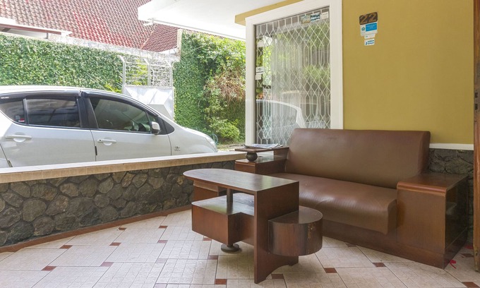 Klojen Casa | RedDoorz Plus near Brawijaya Museum
