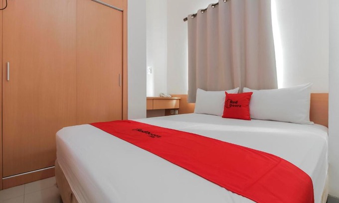 Jaka Sampurna Casa | RedDoorz Plus near Galaxy Bekasi