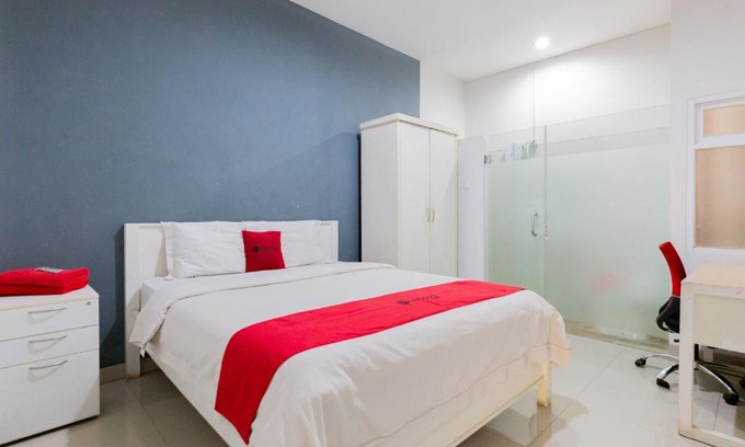 Cikarang Casa | RedDoorz Plus near Living Plaza Jababeka