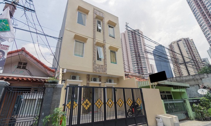 Karet Hotel | RedDoorz Plus near Taman Rasuna Menteng