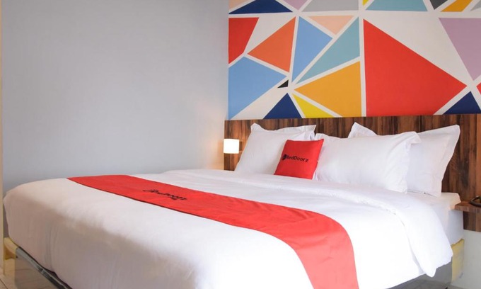Medan Casa | RedDoorz Plus near UNIMED Medan