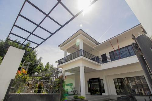 Medan Casa | RedDoorz Premium @ Setiabudi Medan