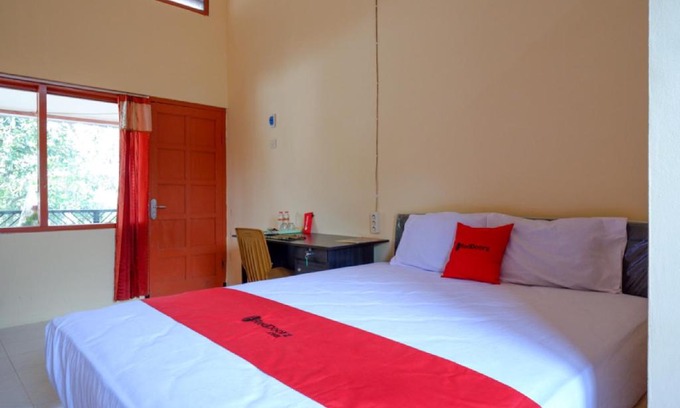 Purwokerto Casa | RedDoorz Syariah near Alun Alun Purwokerto
