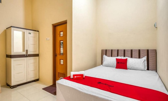 Blitar Casa | RedDoorz Syariah near Kebon Rojo Park Blitar