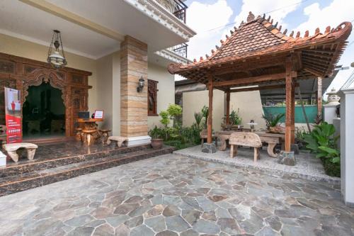 Semarang Casa | RedDoorz Syariah near Exit Toll Banyumanik Semarang
