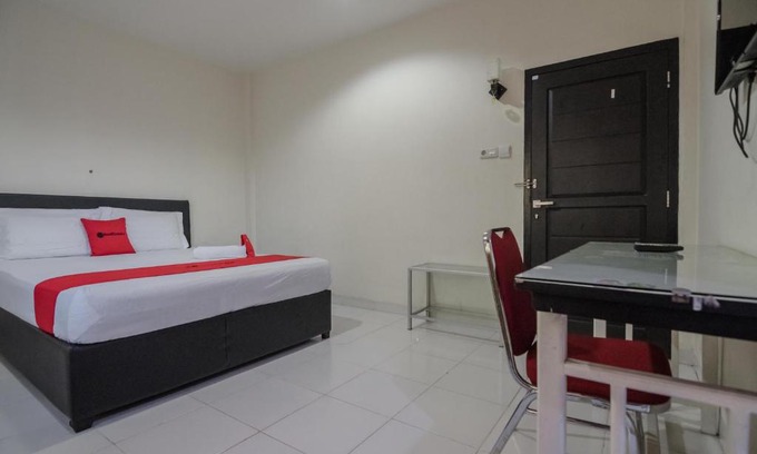 Jambi Casa | RedDoorz Syariah near Jamtos Jambi