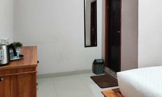 Sumatra Casa | RedDoorz Syariah Near Tugu Macan Kayu Aro