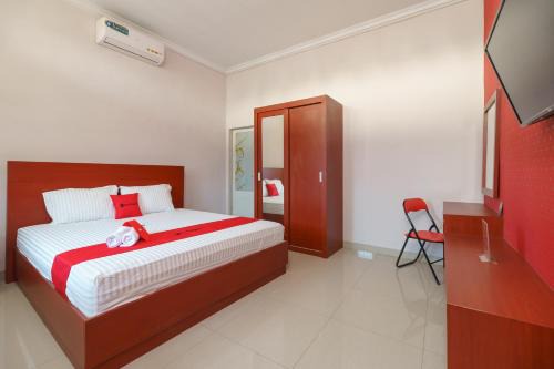 Medan Hotel | RedDoorz Syariah near UISU Medan