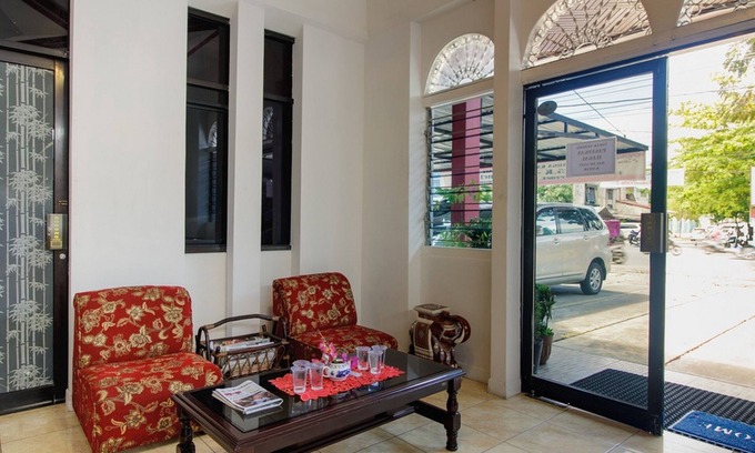 Padang Casa | RedDoorz Syariah near Universitas Negeri Padang