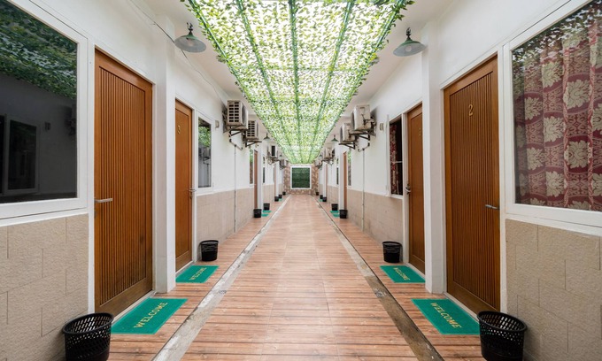 Bendungan Hilir Hotel | RedDoorz @ Tondano Benhil
