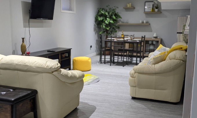 Pickering Casa | RedDore - 2 Bedroom Cozy Basement Suite