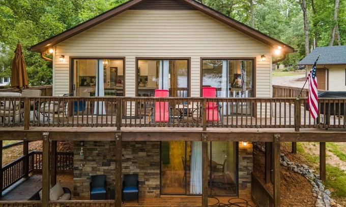 Macon Casa | Redemption Retreat at Lake Gaston