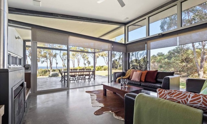 Redgate Casa | Redgate Beach House with Private Tennis Court