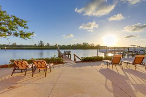 Sunset Reef Apartamento | Redington Shores Condo - Walk to the Beach!
