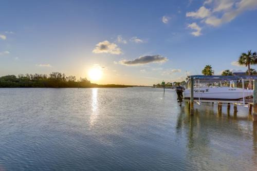 Sunset Reef Apartamento | Redington Shores Vacation Rental - Walk to Beach!