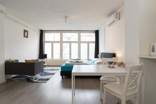 Red Light District Apartamento | RedLight District Private Smokers Friendly Studio