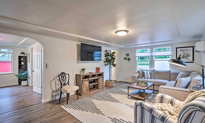 Redmond Casa | Redmond Farmhouse on 2 Acres w/ Deck & Grill!