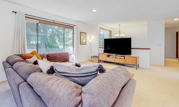 Union Hill-Novelty Hill Casa | Redmond Retreat - Upstairs | Duplex in Redmond