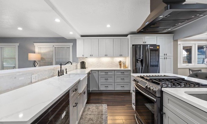 Coeur d'Alene Cabaña | Redone cottage w/hottub walking to everything downtown!