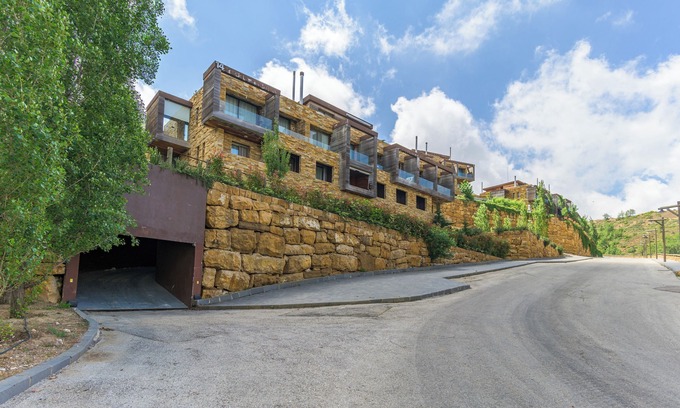 Kfardebian Apartamento | Haven's 1-BR Apt in Redrock Batroun